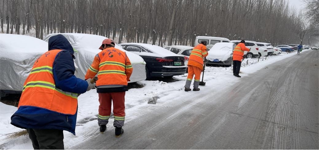 必赢亚洲园林：全力清雪除冰 包管市民出行清静